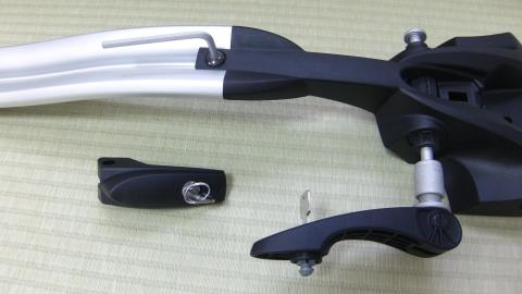 挿し込んで六角レンチで固定