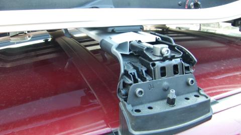 後ろ側も同様にT型ボルトを溝に入れる