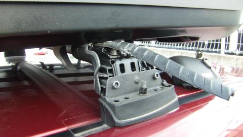 余ったゴムを切る