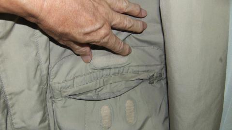 左右のポケットの左