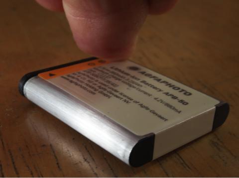 膨らんだリチウムイオンバッテリー