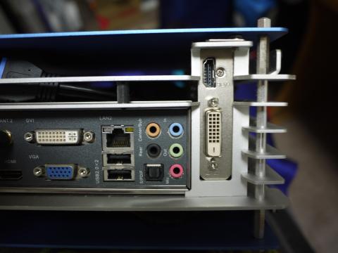 RD-R7-250XE-LE1GBを挿したところ