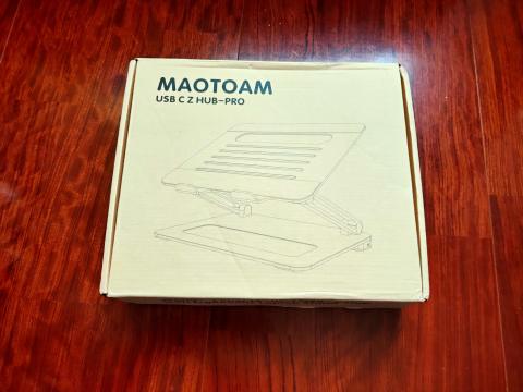 外箱はあちこちボコボコ