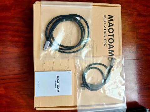 ケーブル2本とマニュアル