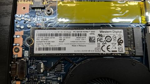 全体写真とは上下逆です。WDの512G