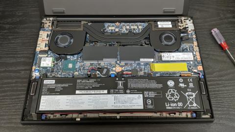 ディスプレイを開くより先にやった行動がこれ