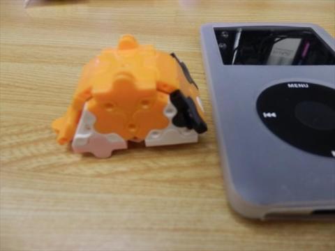 組んでみると結構小さい。