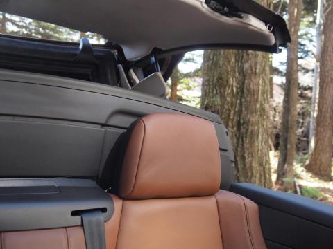 屋根を開閉しているところ