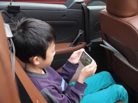 バックシートでもテレビ