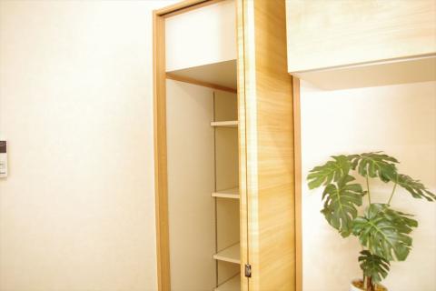 振り返ると、このような収納も!