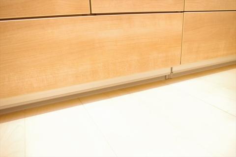そうそう、キッチンの下ってホコリがたまりやすいですよね。