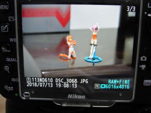 カメラの3.2インチモニタだとこんな感じ