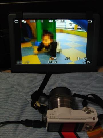 つなぐと何の設定もいらず、撮った画像を見ることができます!