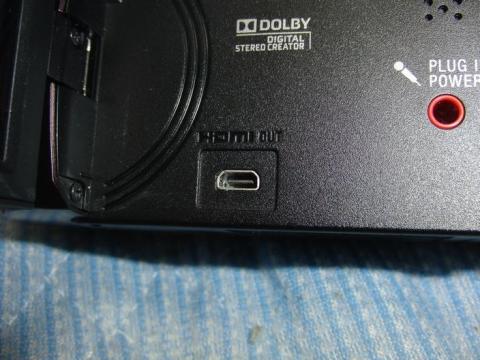 画面を開いたところに分かりやすくmicroHDMI端子があります