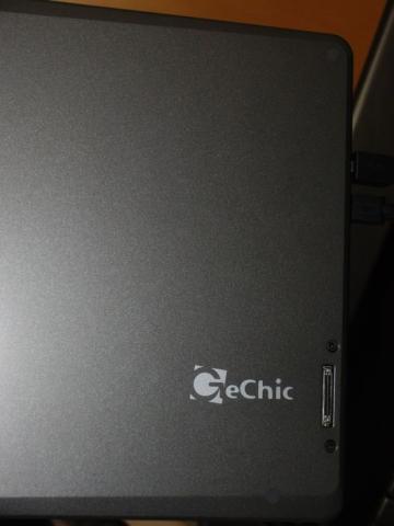 蓋が取れると端子がむき出しに。。。