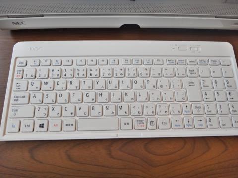 数字キーもある打ちやすい薄型キーボード