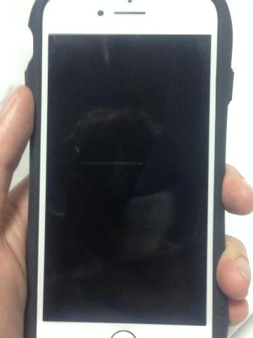 持った感じは丁度真ん中がくびれていますので持ちやすかったです。