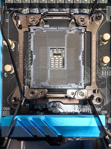 LGA2011-3ソケット