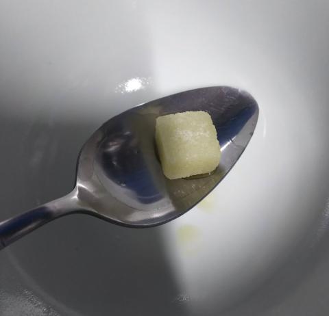 スプーンに一杯ほど注いで角砂糖に染み込ませたのを食べるのが正式な処方だそうです。