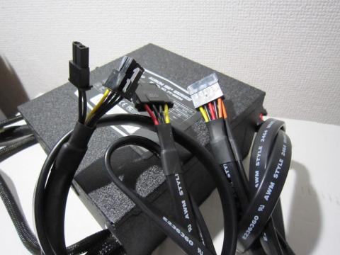 変わったフラットケーブル