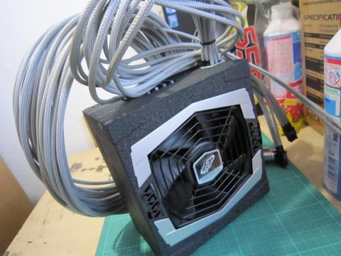 銀色の装飾を破壊しないとFanの換装は無理そう