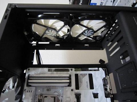 ケーブル隠し取っちゃいました