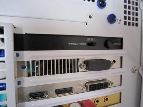 明るさを3段階調整できるブラケット型コントローラー Powerスイッチ付き