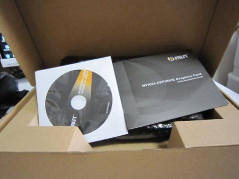 付属品はドライバROMと説明書のみ