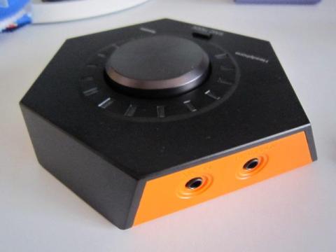 ヘッドホン出力とマイク入力