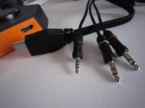 カード本体に接続するケーブル