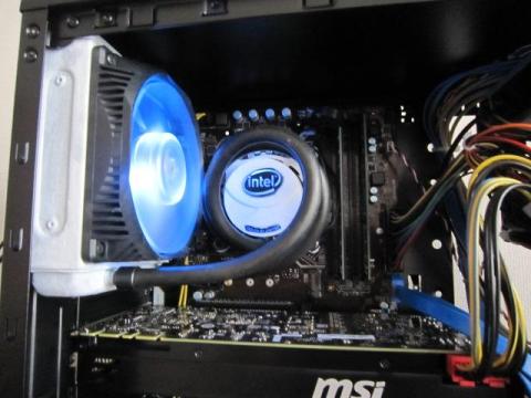 一見すると問題なく搭載したように見えますが・・