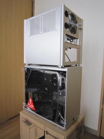 他社製アルミMini-ITXとのサイズ比較。