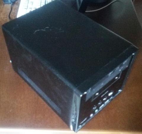 何とか片手で運べるサイズ