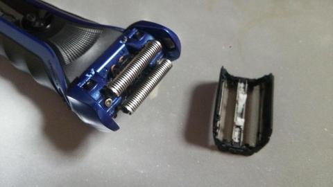 内刃はケースに入ったシリコーンウェハみたい