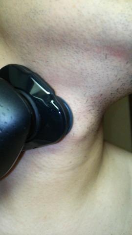 のど仏周りにフィット