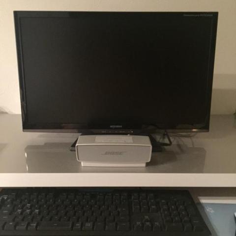 モニターのスイッチ押しにくいのよね