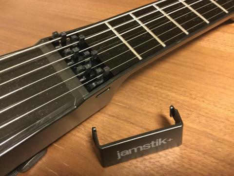 カバーを外したところ(ブリッジ部分)