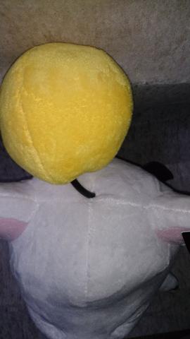 頭上・・・黄色のポンポン