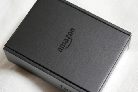 カバーを取ると黒い箱がでてきます