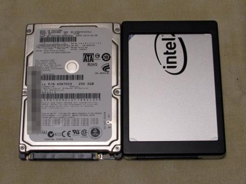 右側の黒枠部品がスペーサ