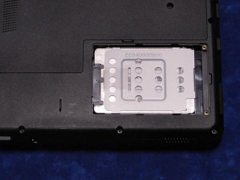 交換後のSSD取り付け状態