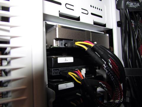 1センチほど飛び出すが蓋が閉まらなくなることは無い