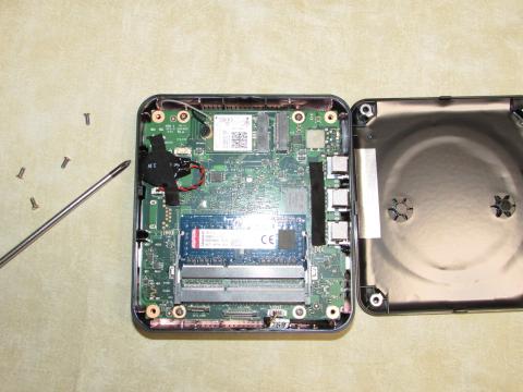 裏蓋を開けた状態