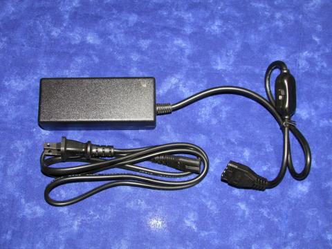 ドライブ用AC電源アダプタ