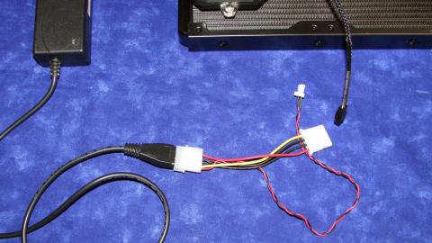 ACアダプタ経由でファン用電源出力