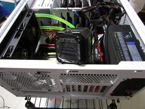 ワーニングシールを必ず剥がす