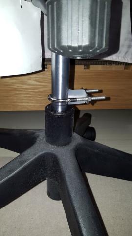 ガス抜けが発生、高さ調整が不良となる