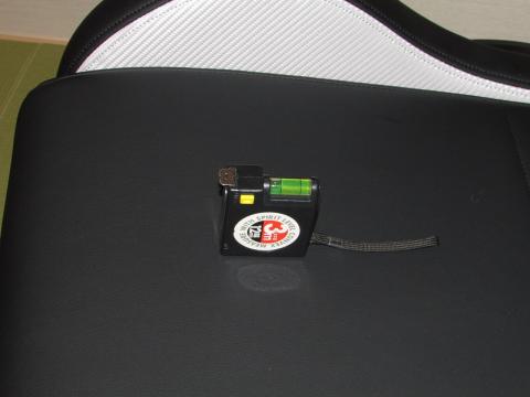 座面はかなり角度が付いている