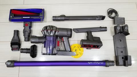 一般的なハンディ掃除機より付属品が多い