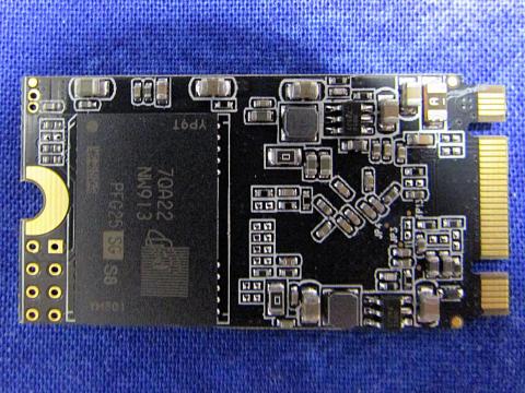 裏面(何故かチップメーカのマスクされてる)